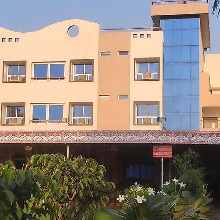 Hotel Ruchishree Garden à Ujjain Extérieur photo