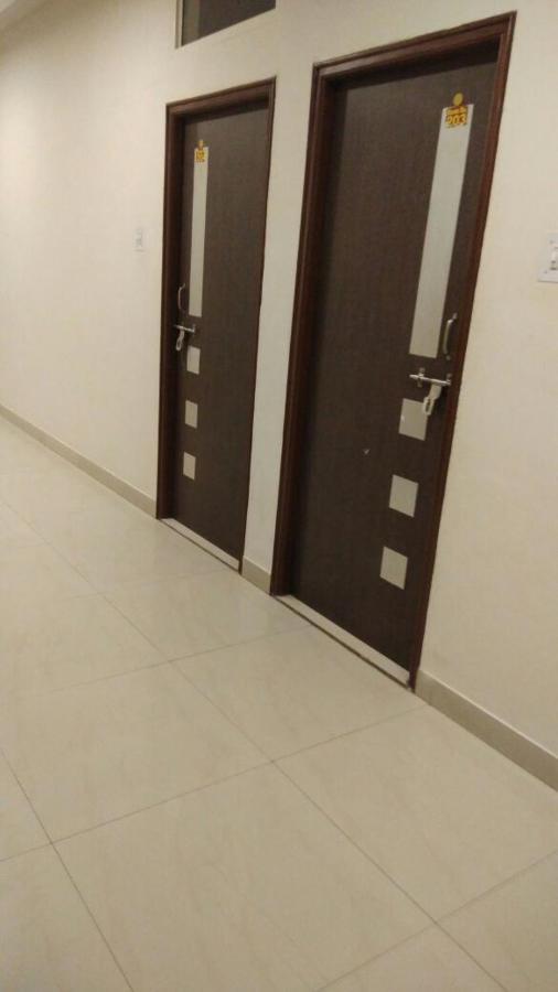 Hotel Ruchishree Garden à Ujjain Extérieur photo