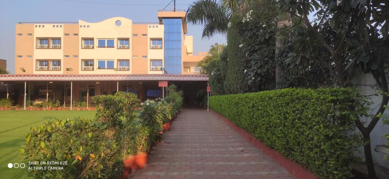 Hotel Ruchishree Garden à Ujjain Extérieur photo