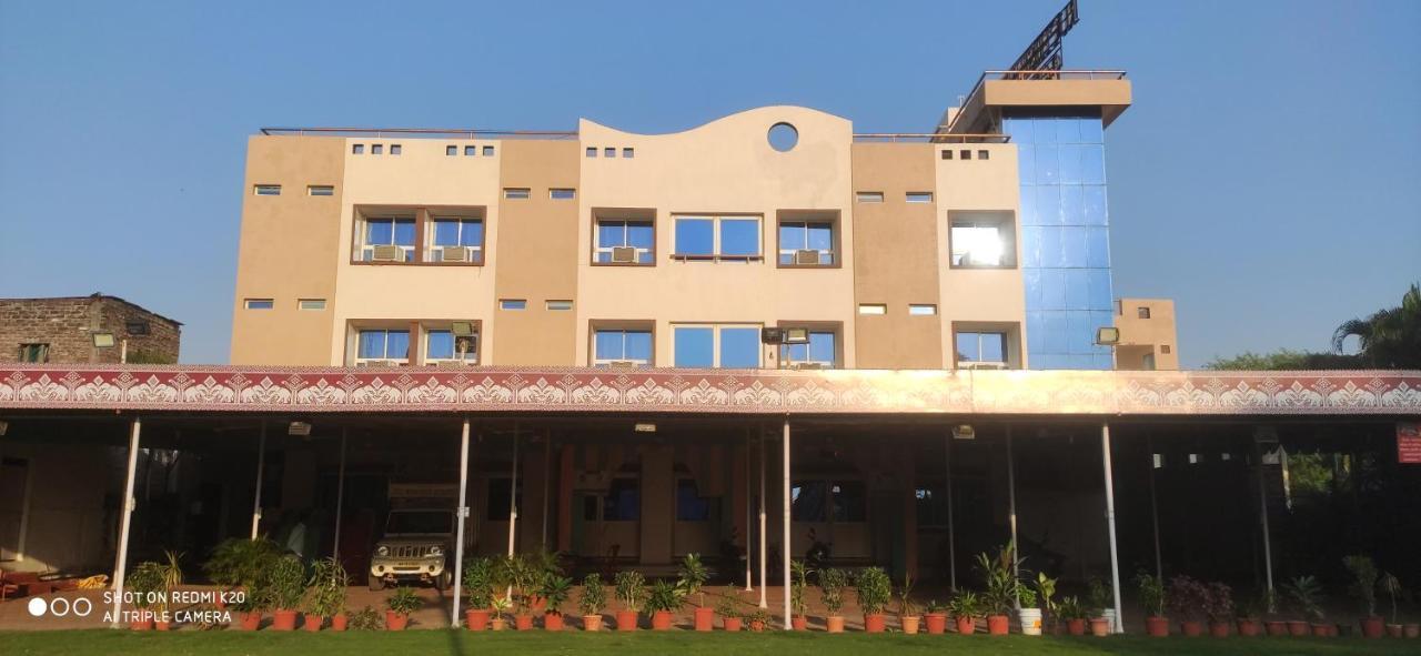 Hotel Ruchishree Garden à Ujjain Extérieur photo