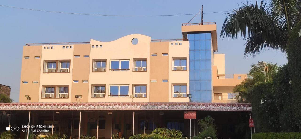 Hotel Ruchishree Garden à Ujjain Extérieur photo