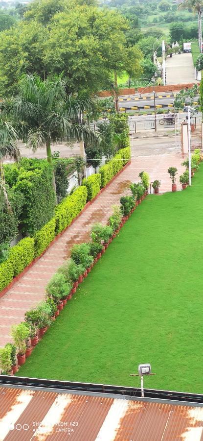 Hotel Ruchishree Garden à Ujjain Extérieur photo