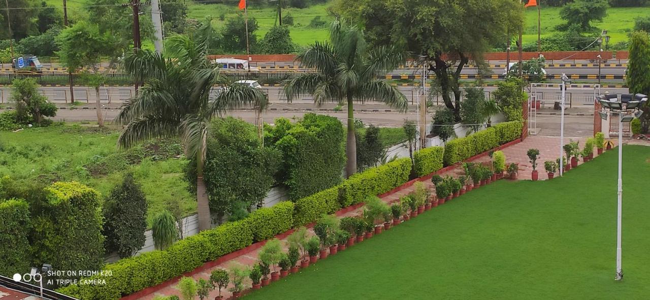 Hotel Ruchishree Garden à Ujjain Extérieur photo