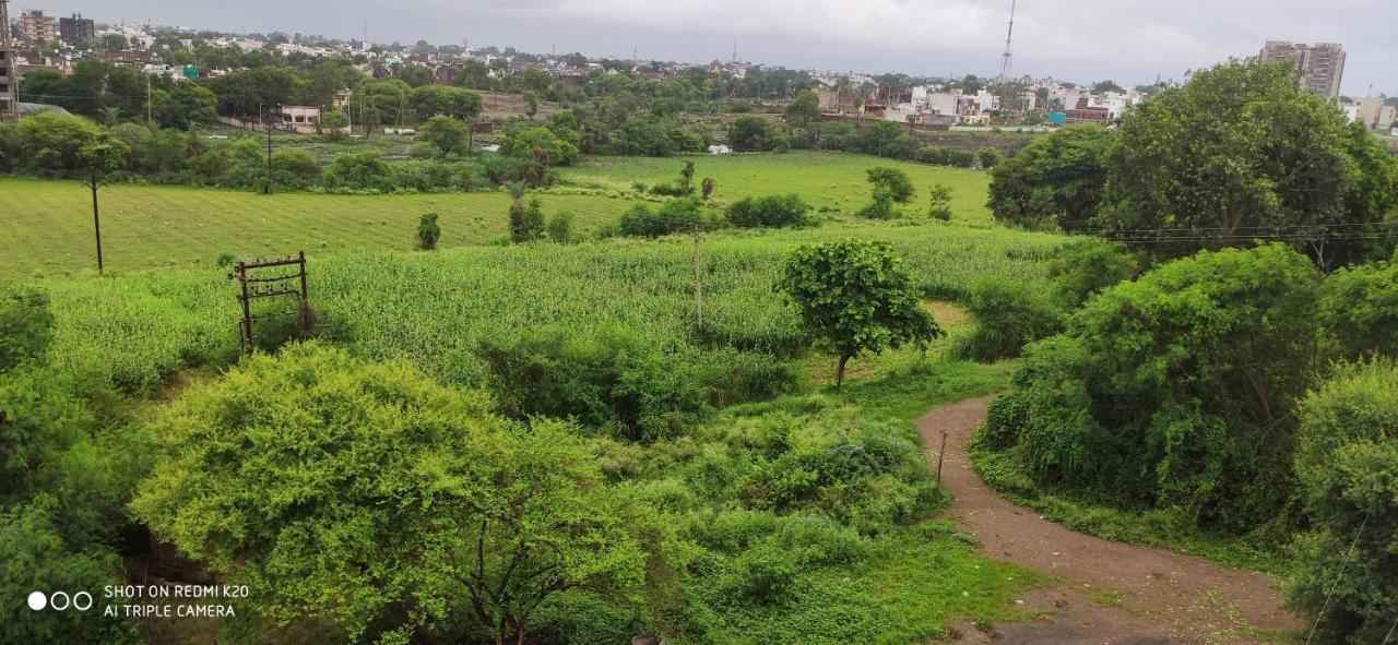 Hotel Ruchishree Garden à Ujjain Extérieur photo