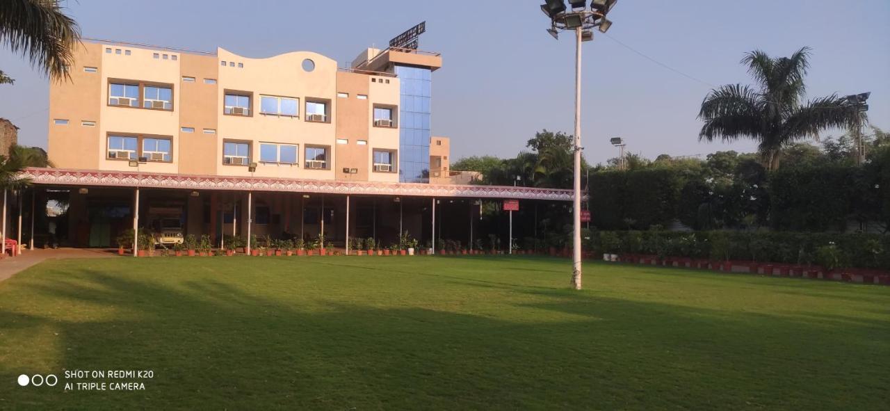 Hotel Ruchishree Garden à Ujjain Extérieur photo