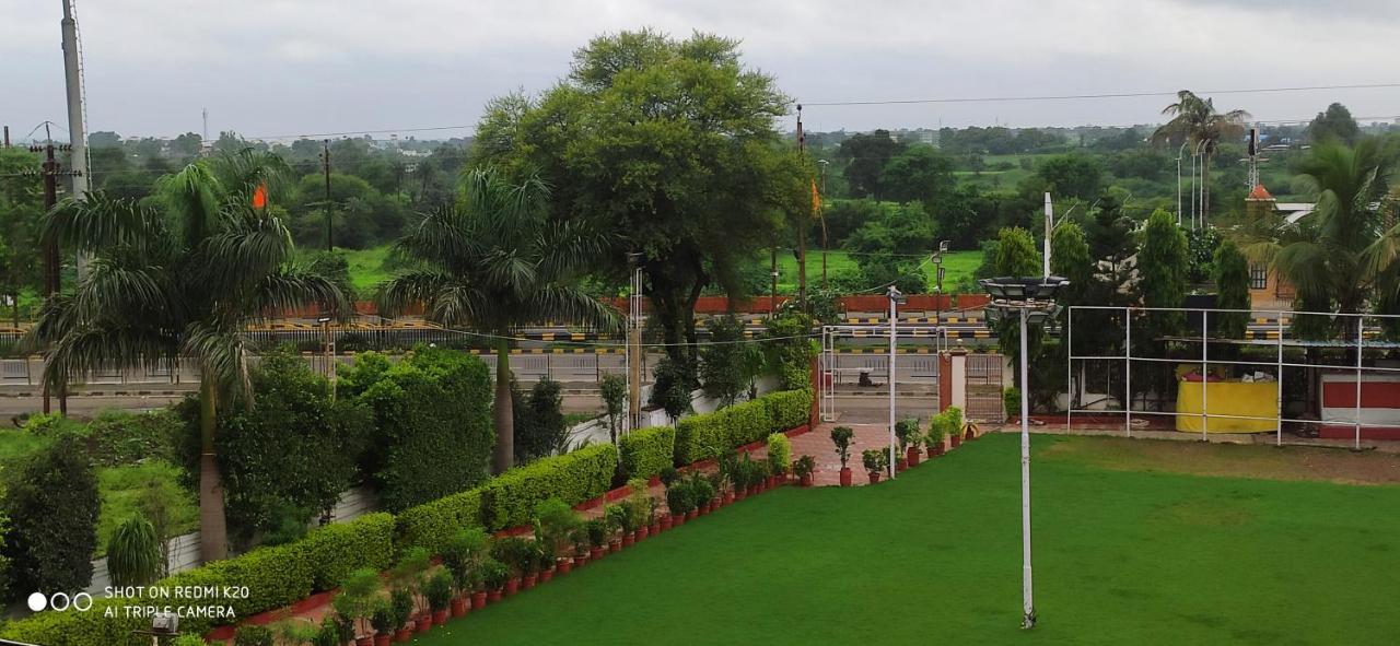 Hotel Ruchishree Garden à Ujjain Extérieur photo