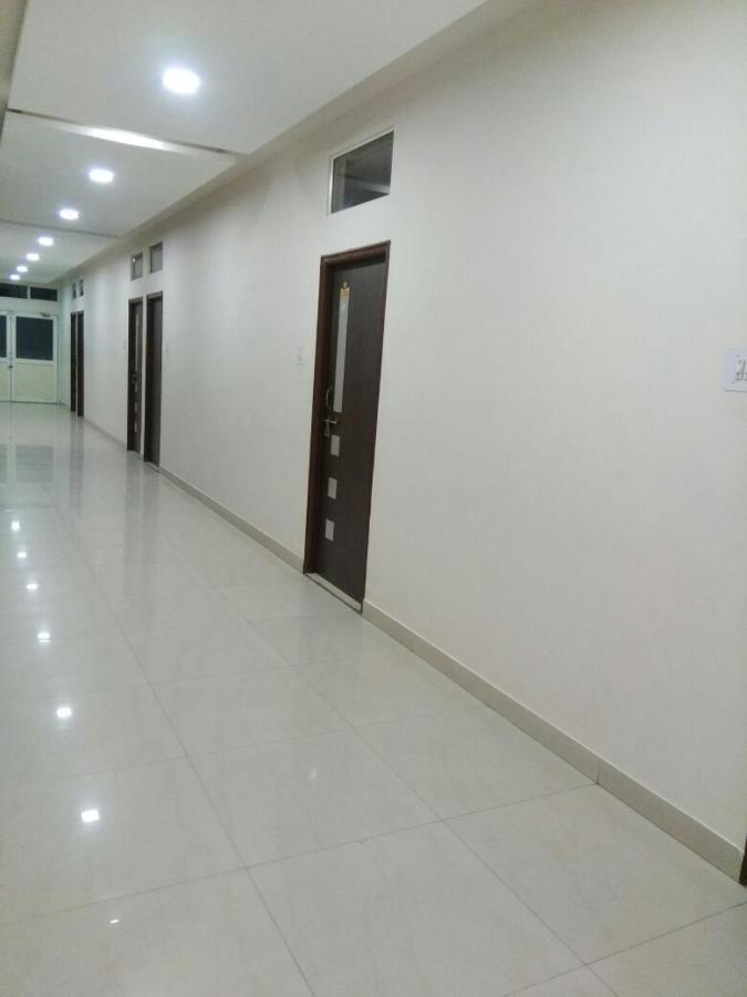 Hotel Ruchishree Garden à Ujjain Extérieur photo