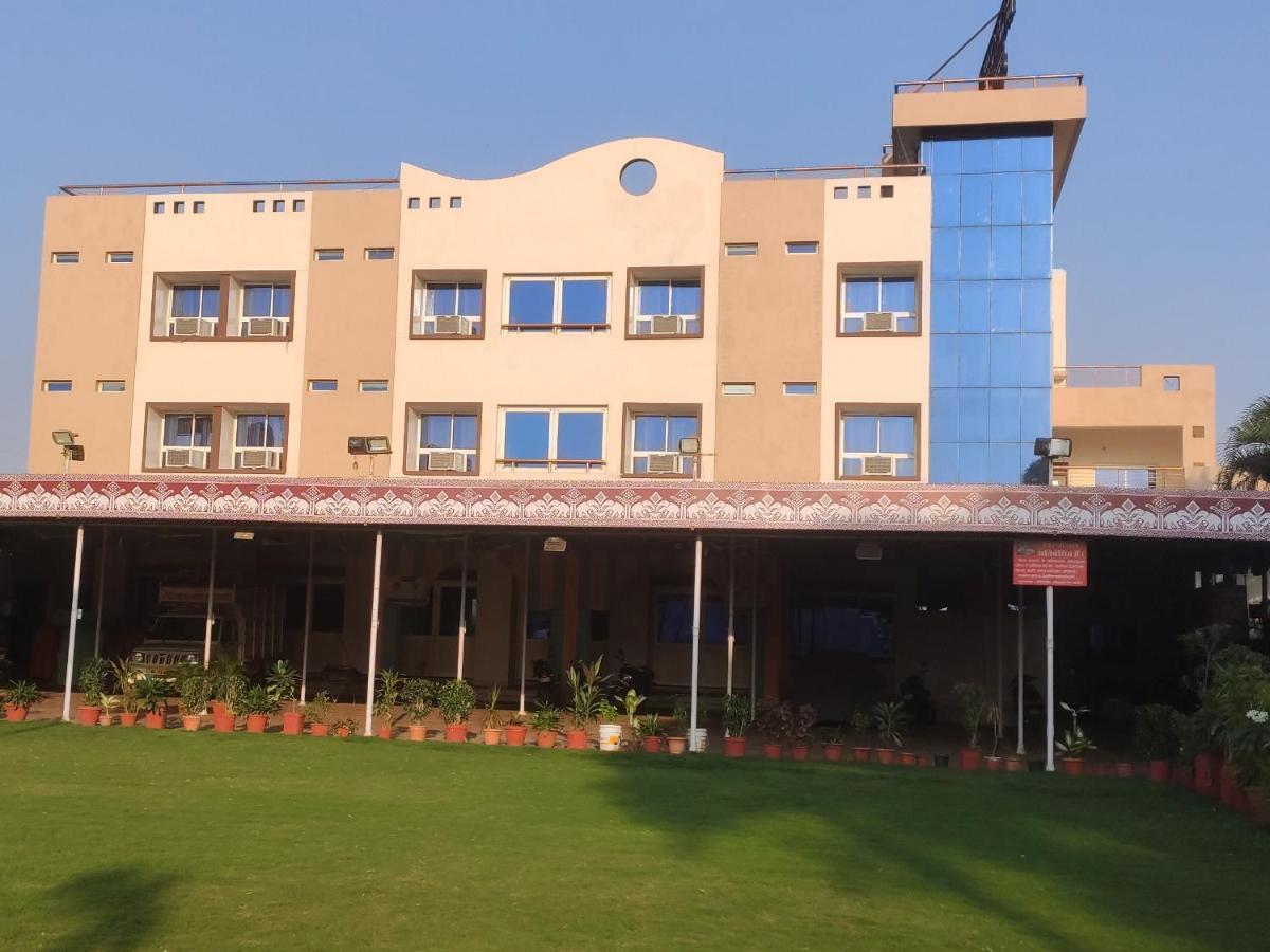 Hotel Ruchishree Garden à Ujjain Extérieur photo