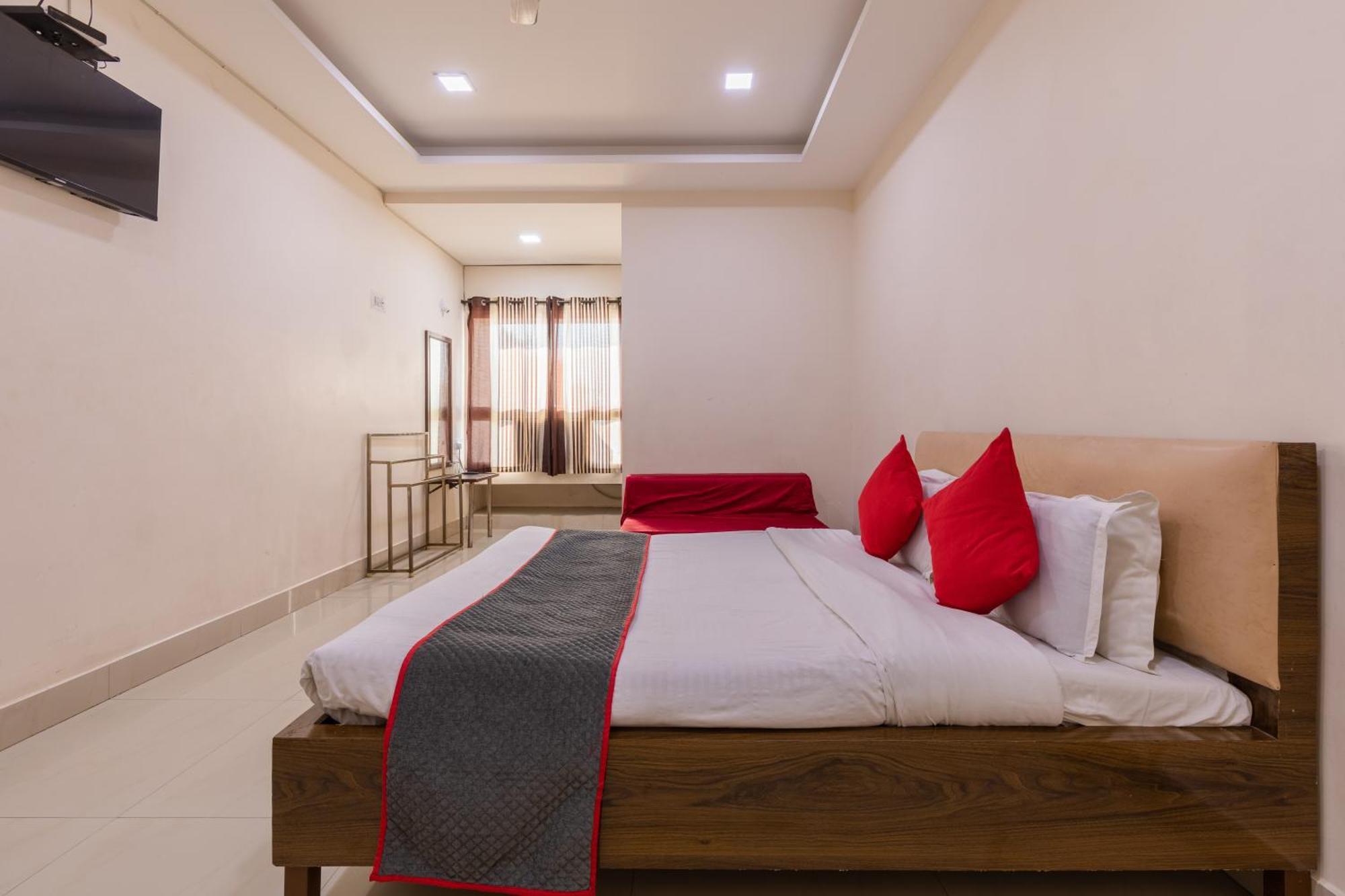 Hotel Ruchishree Garden à Ujjain Extérieur photo