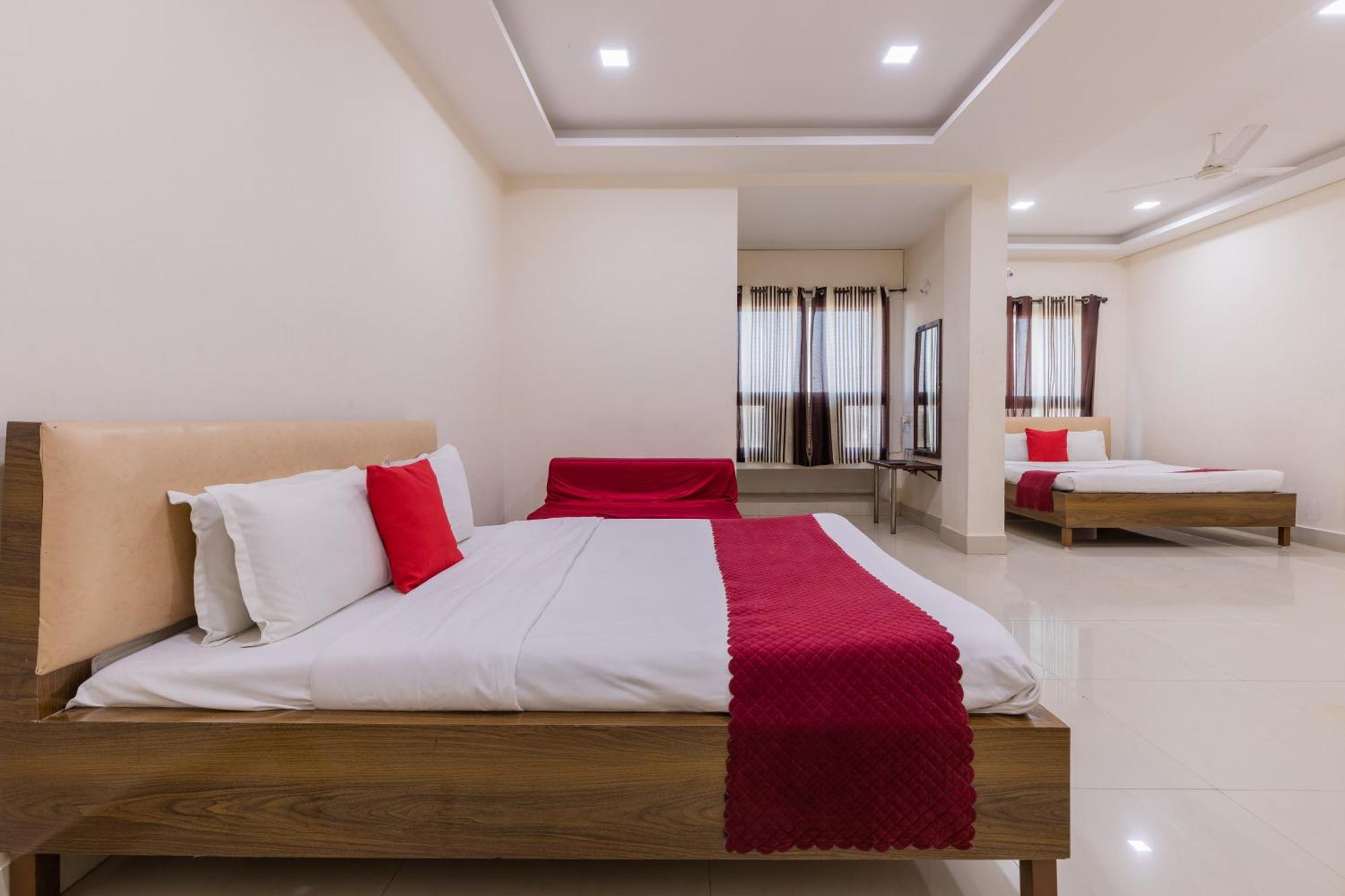 Hotel Ruchishree Garden à Ujjain Extérieur photo
