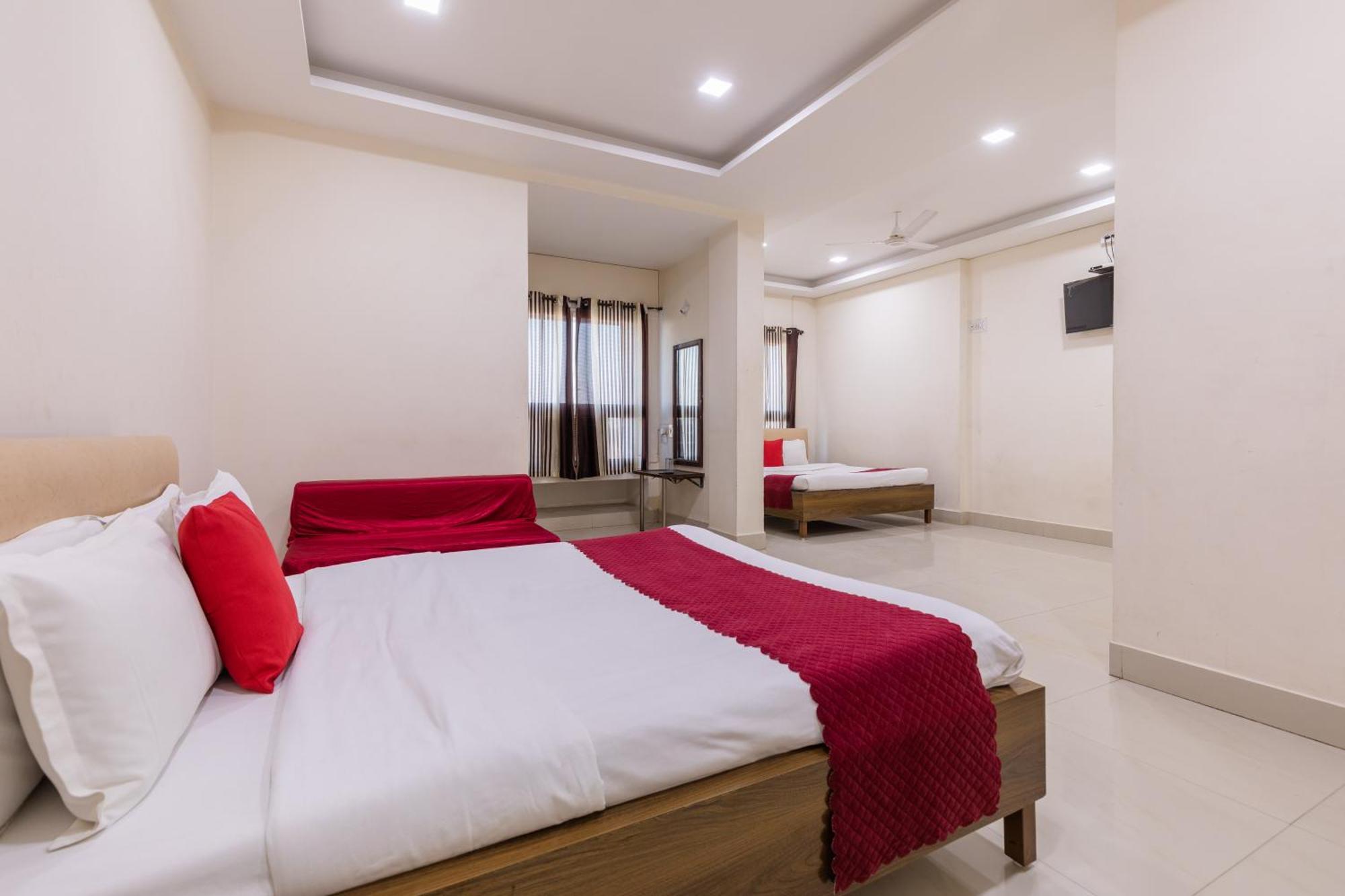Hotel Ruchishree Garden à Ujjain Extérieur photo