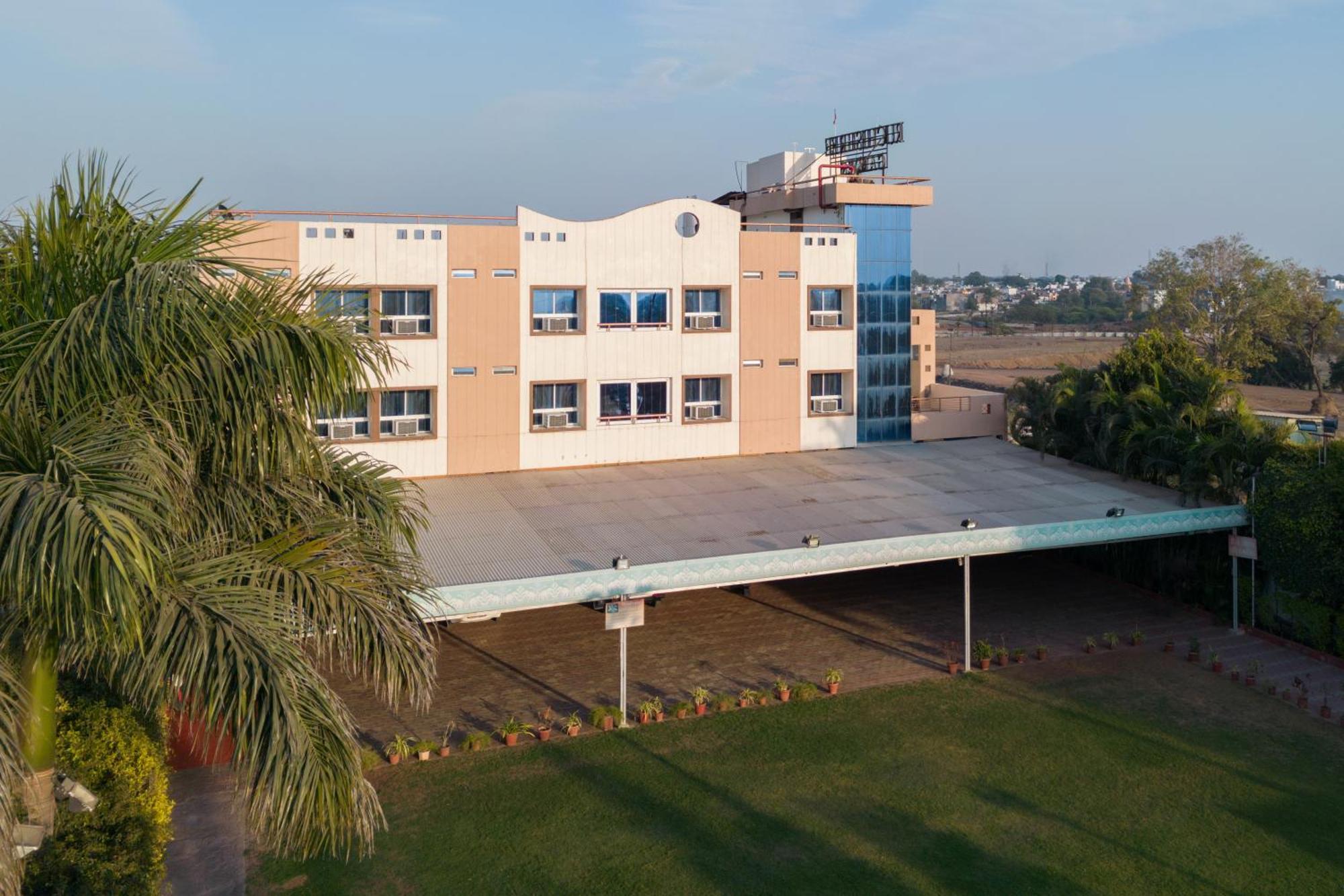 Hotel Ruchishree Garden à Ujjain Extérieur photo