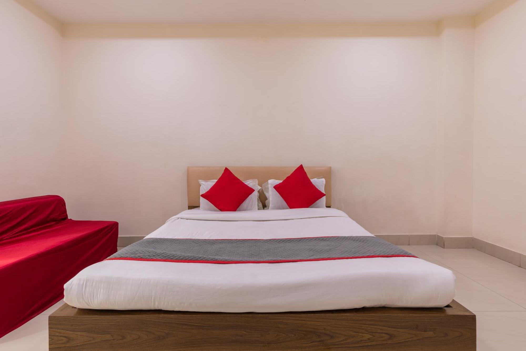 Hotel Ruchishree Garden à Ujjain Extérieur photo