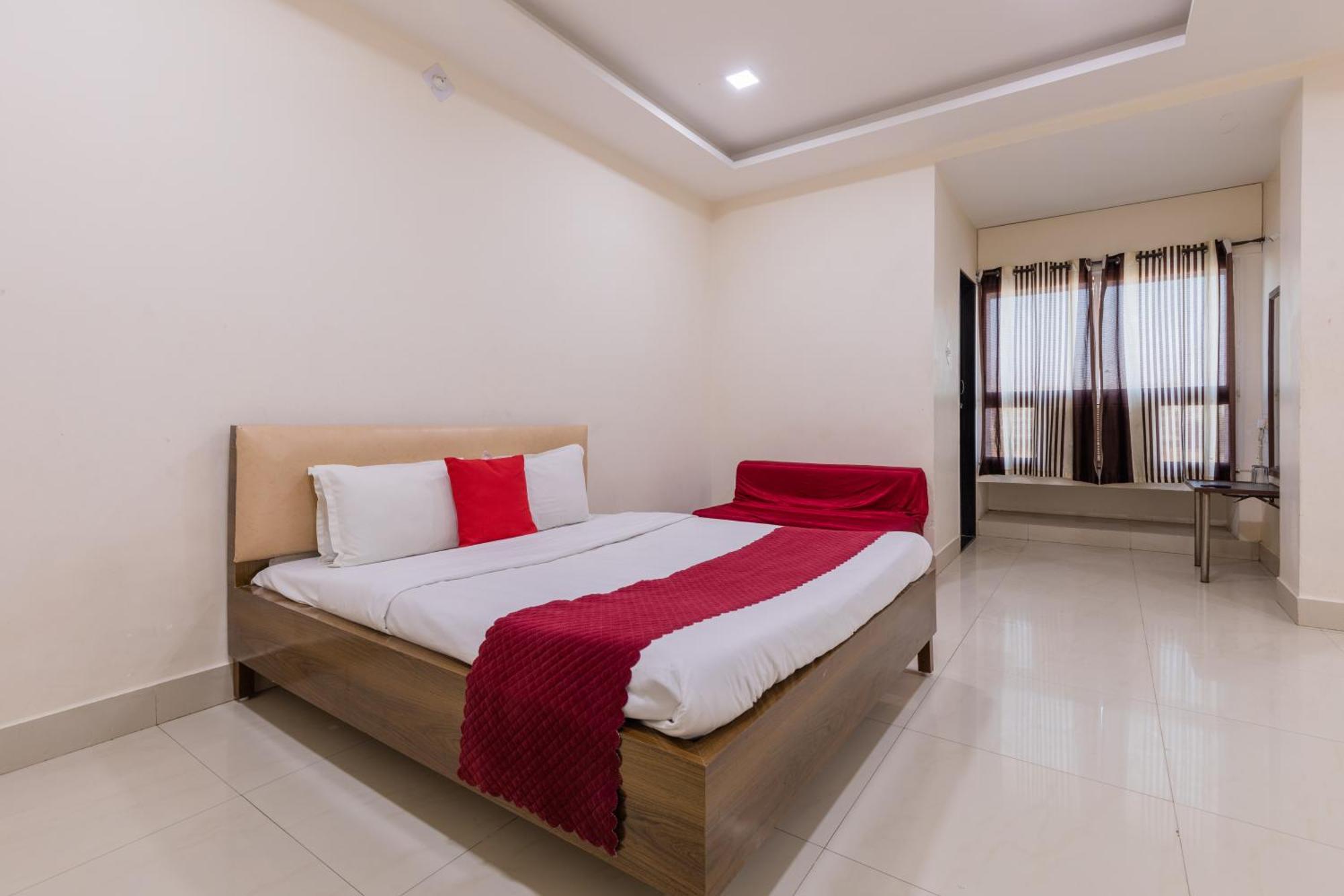 Hotel Ruchishree Garden à Ujjain Extérieur photo