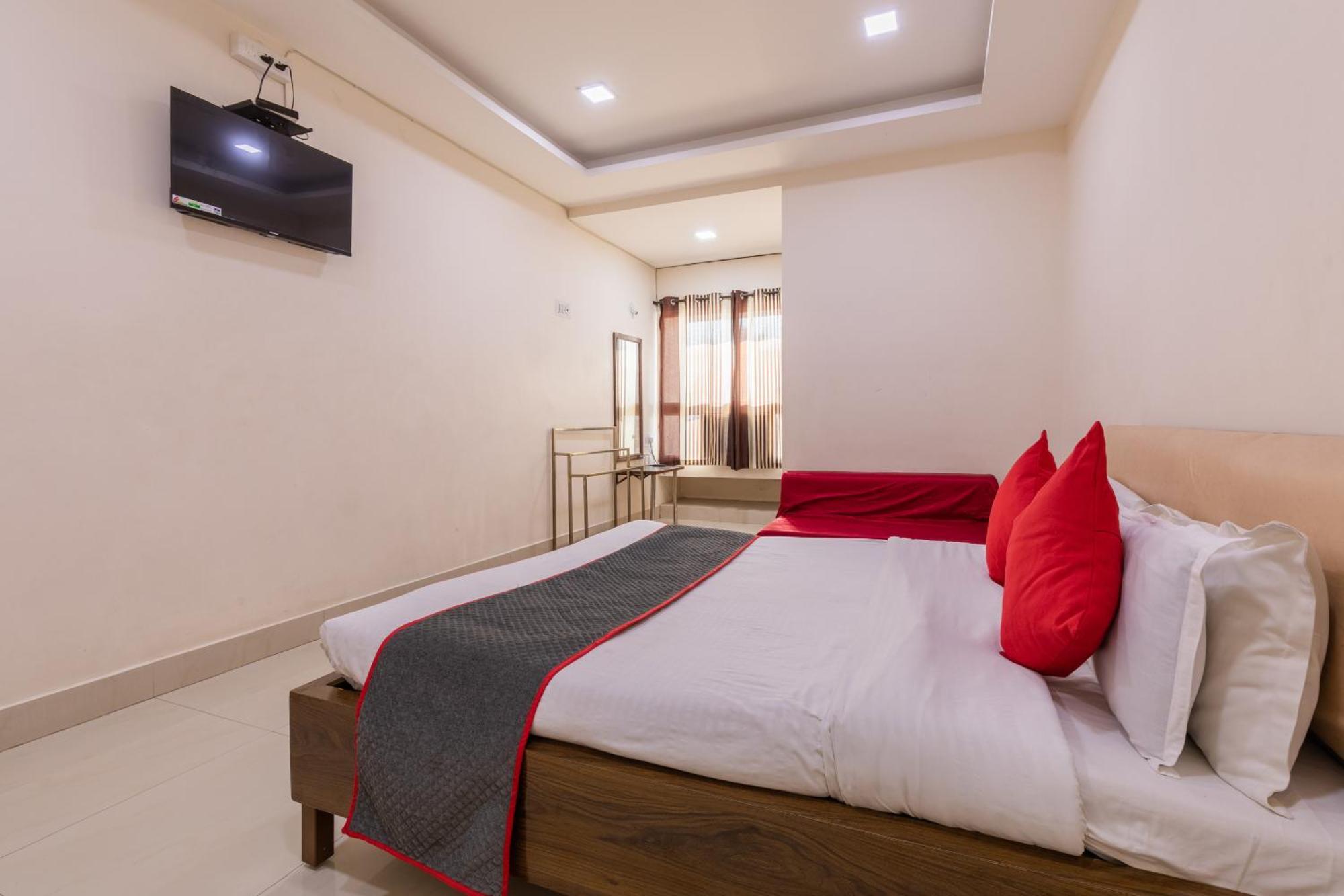 Hotel Ruchishree Garden à Ujjain Extérieur photo