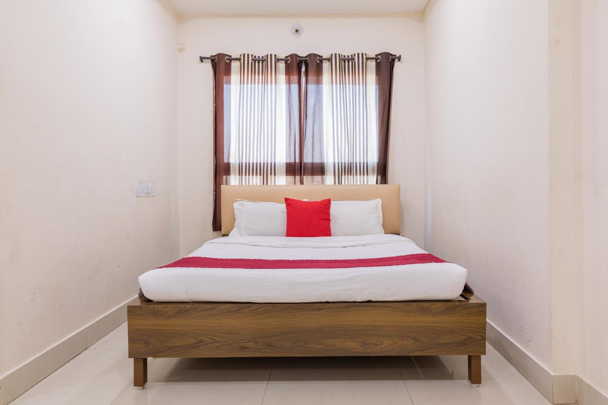 Hotel Ruchishree Garden à Ujjain Extérieur photo