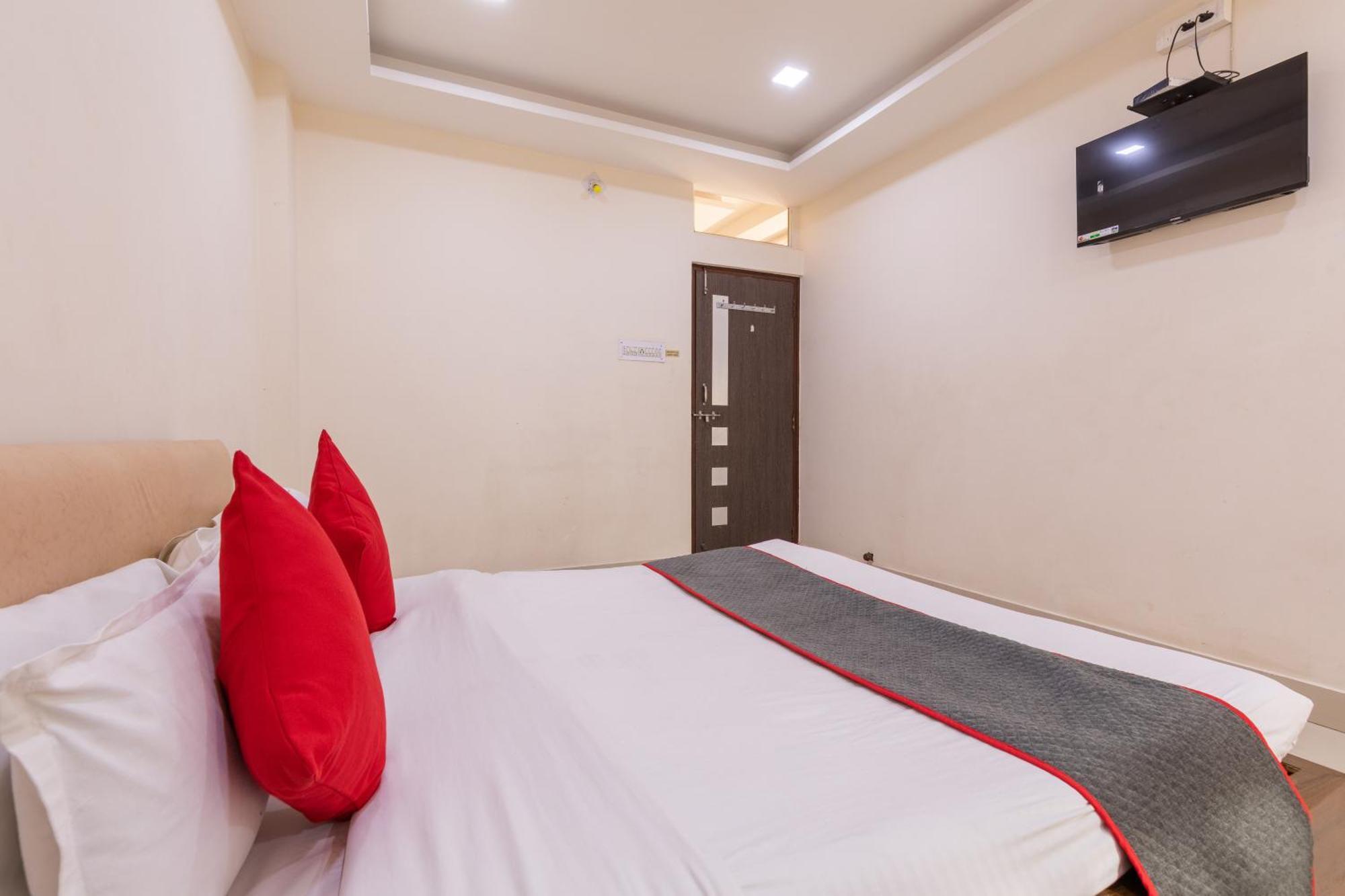 Hotel Ruchishree Garden à Ujjain Extérieur photo
